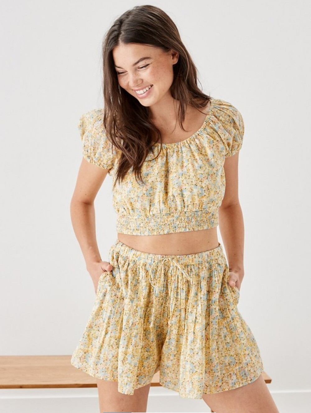 American Eagle High Waisted Pale Yellow Floral 🌼 Flowy Shorts Skort Medium